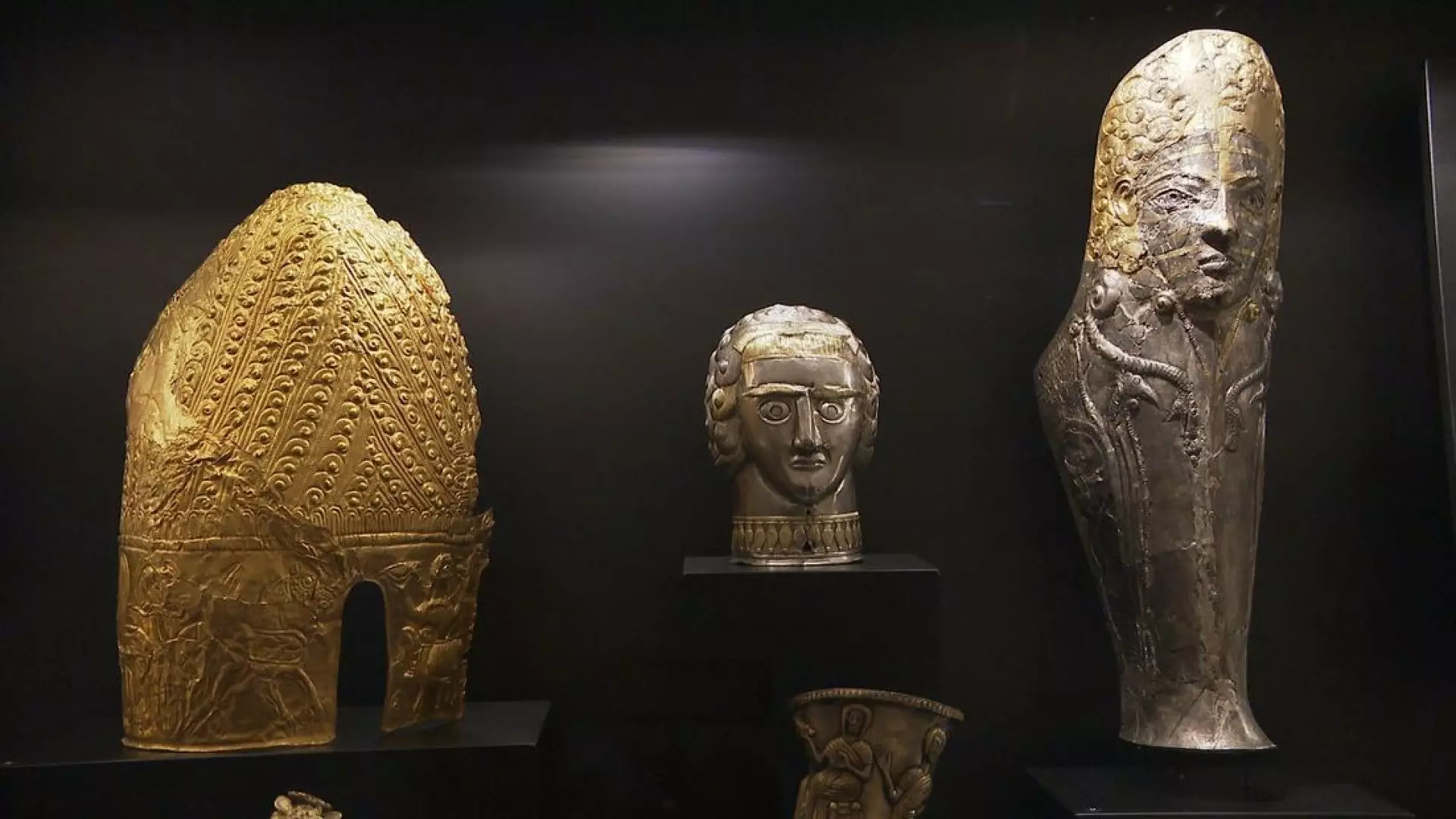 Hoții de la Muzeul Drents au încercat să fure și coiful de la Cucuteni-Băiceni, evaluat la 3,2 milioane de euro