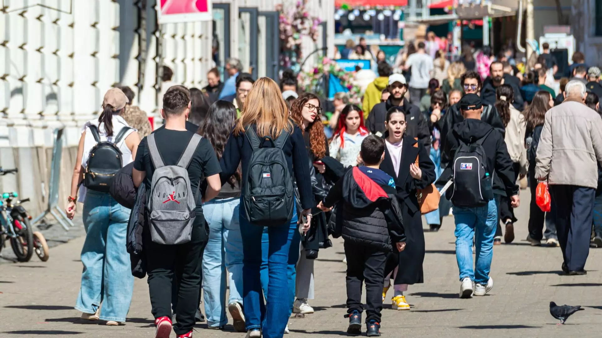 Paradoxul apei potabile, produs vital și semn de civilizație, care e scumpă în județele sărace și ieftină în Capitală