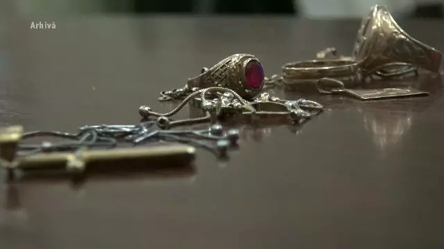 Proprietara bijuteriilor de 250.000 de dolari, pierdute de DIICOT, cere acoperirea datoriilor la stat. A depus plângere