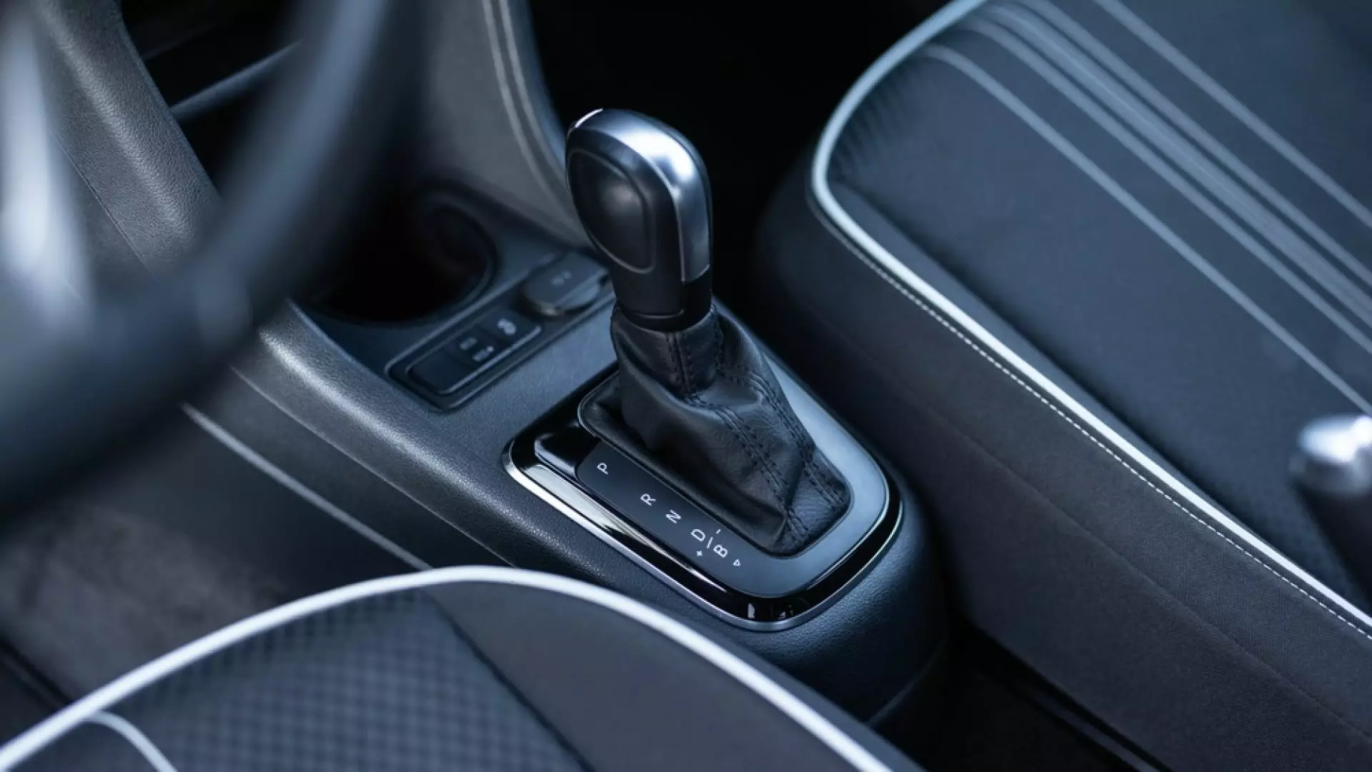 Greșeala care trebuie evitată dacă ai o mașină cu transmisie automată. Ce să nu faci niciodată la semafor