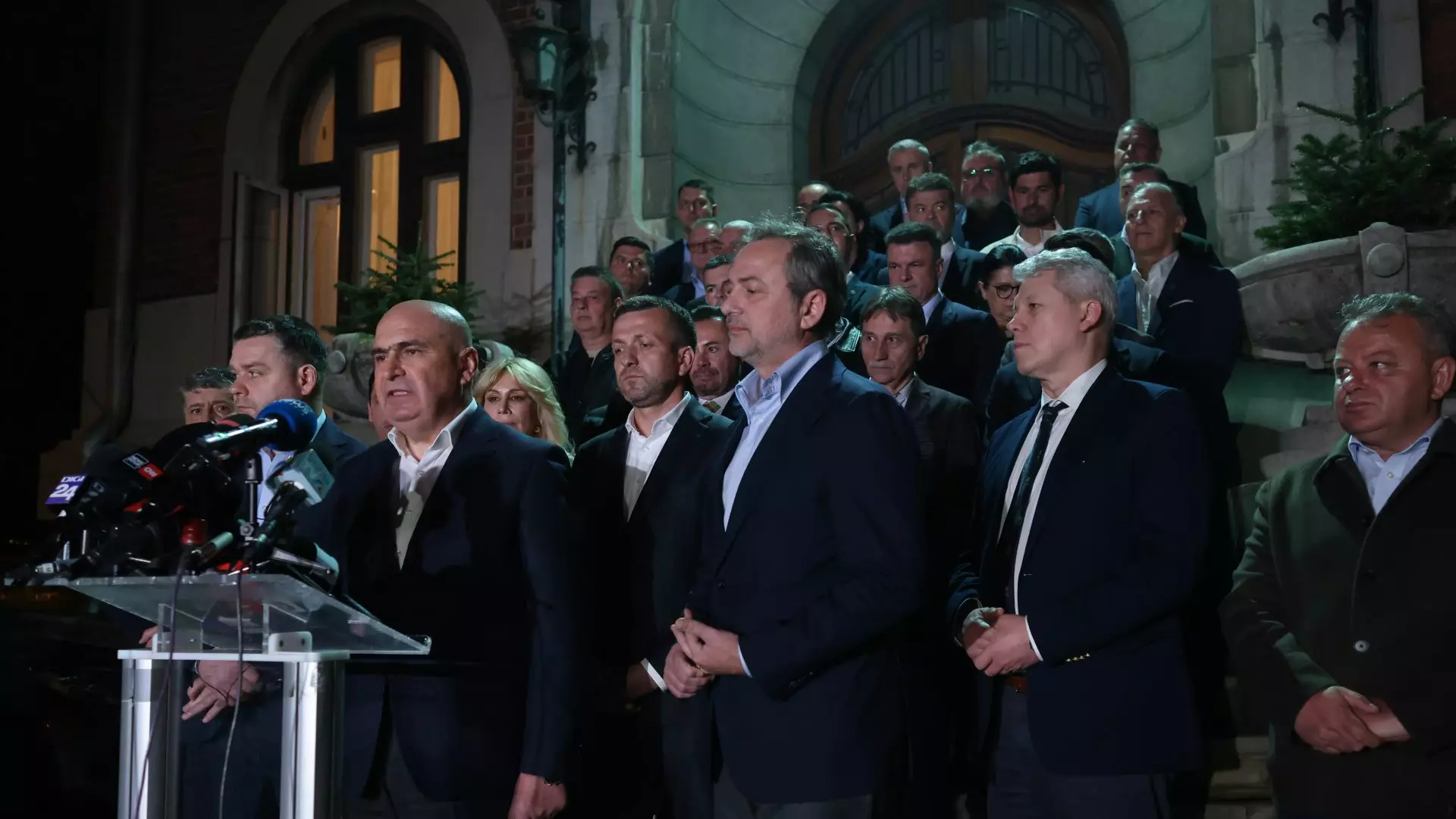 Surse: Tensiuni în ședința PNL. Liderii care se opun opoziției și cer rămânerea la guvernare: „Sunteți cu țiglele pe casă?”