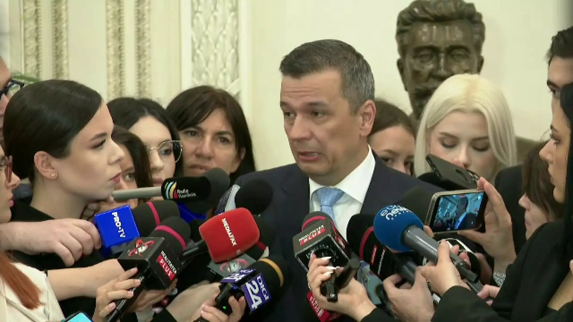 PSD îi cere înapoi pe liberali la guvernare, la o zi după ce i-a dat jos. Cele trei scenarii ale unui nou guvern, fără AUR