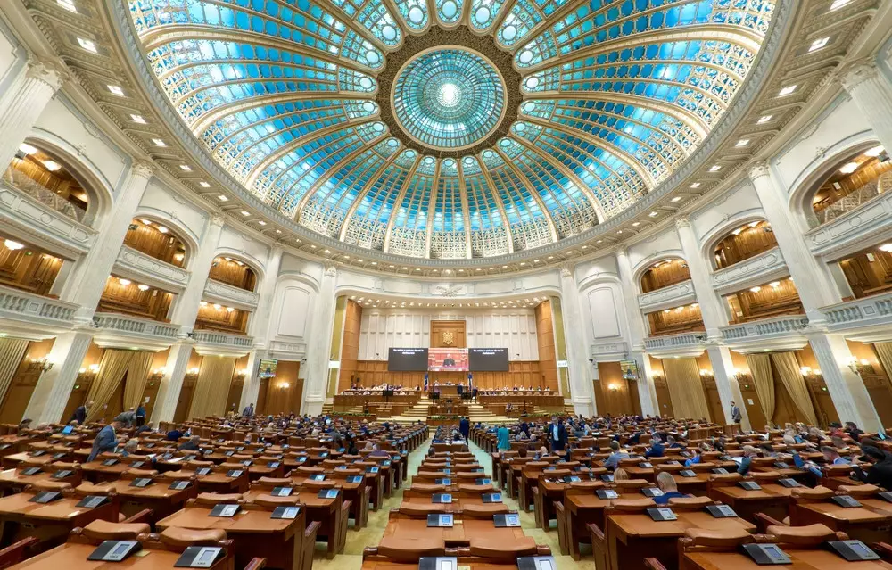 România rămâne pe lista investitorilor, dar ratingul de țară depinde de politicieni. Ce ar însemna statutul de țară „junk”