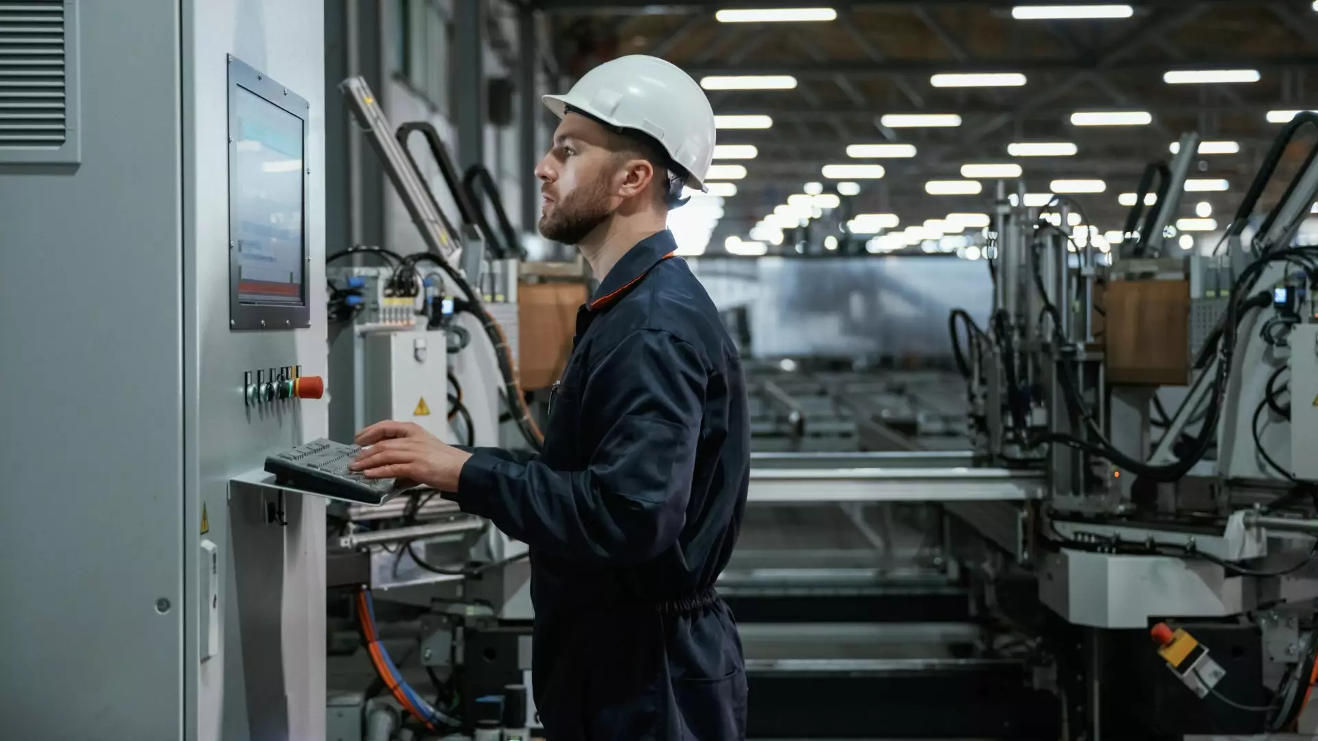 O fabrică de 30 de milioane de euro a fost inaugurată în România. Va asigura 700 de locuri de muncă până în 2030