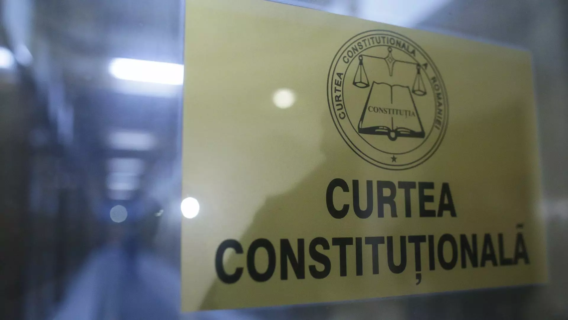 Victorie importantă pentru Bolojan la CCR. Ordonanța SAFE este constituțională