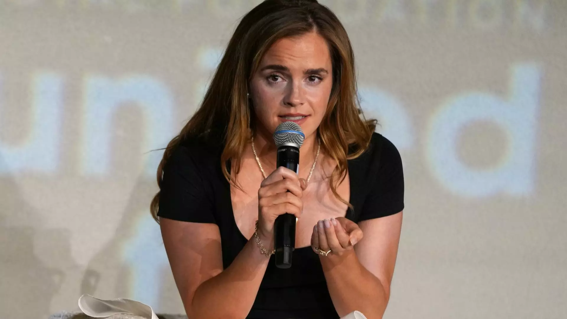 Emma Watson, apariție rară în cadrul unui eveniment din Londra. Cum s-a afișat actrița din Harry Potter | GALERIE FOTO