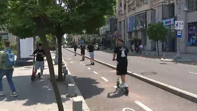 Bucureștiul pregătește noi restricții pentru trotinetele electrice. Acestea nu vor mai putea fi abandonate oriunde