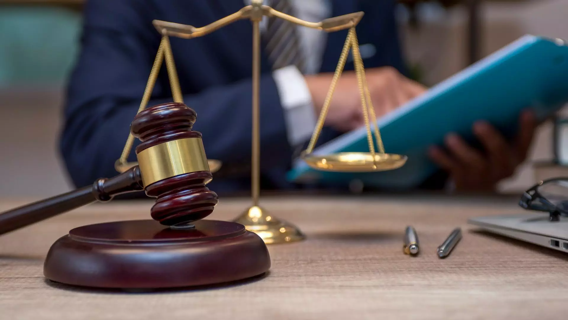 O femeie din Italia va primi 60.000 de euro despăgubiri după ce un procuror i-a clasat dosarul de viol. Decizia CEDO