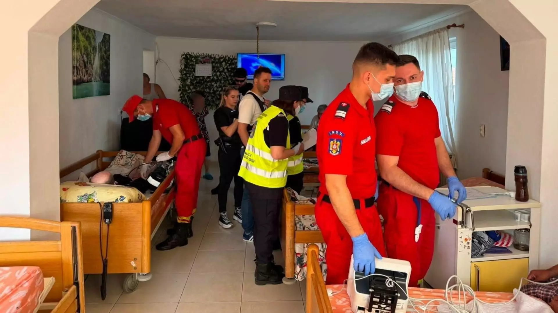 Unde au ajuns cele peste 400 de persoane din azilele ilegale din Bihor. Un bărbat a murit în timpul relocării