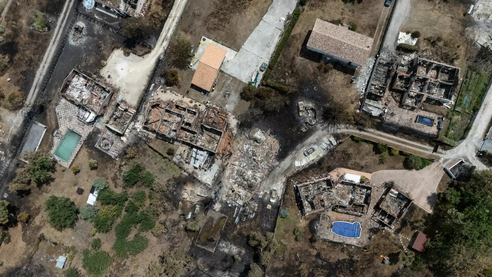 Casele milionarilor, distruse în incendiile devastatoare din Franța. Noi imagini apocaliptice | GALERIE FOTO