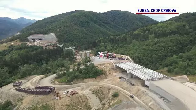 Construcție spectaculoasă pe Autostrada Sibiu–Pitești. Viaduct montat la 50 de metri înălțime, printr-o metodă specială