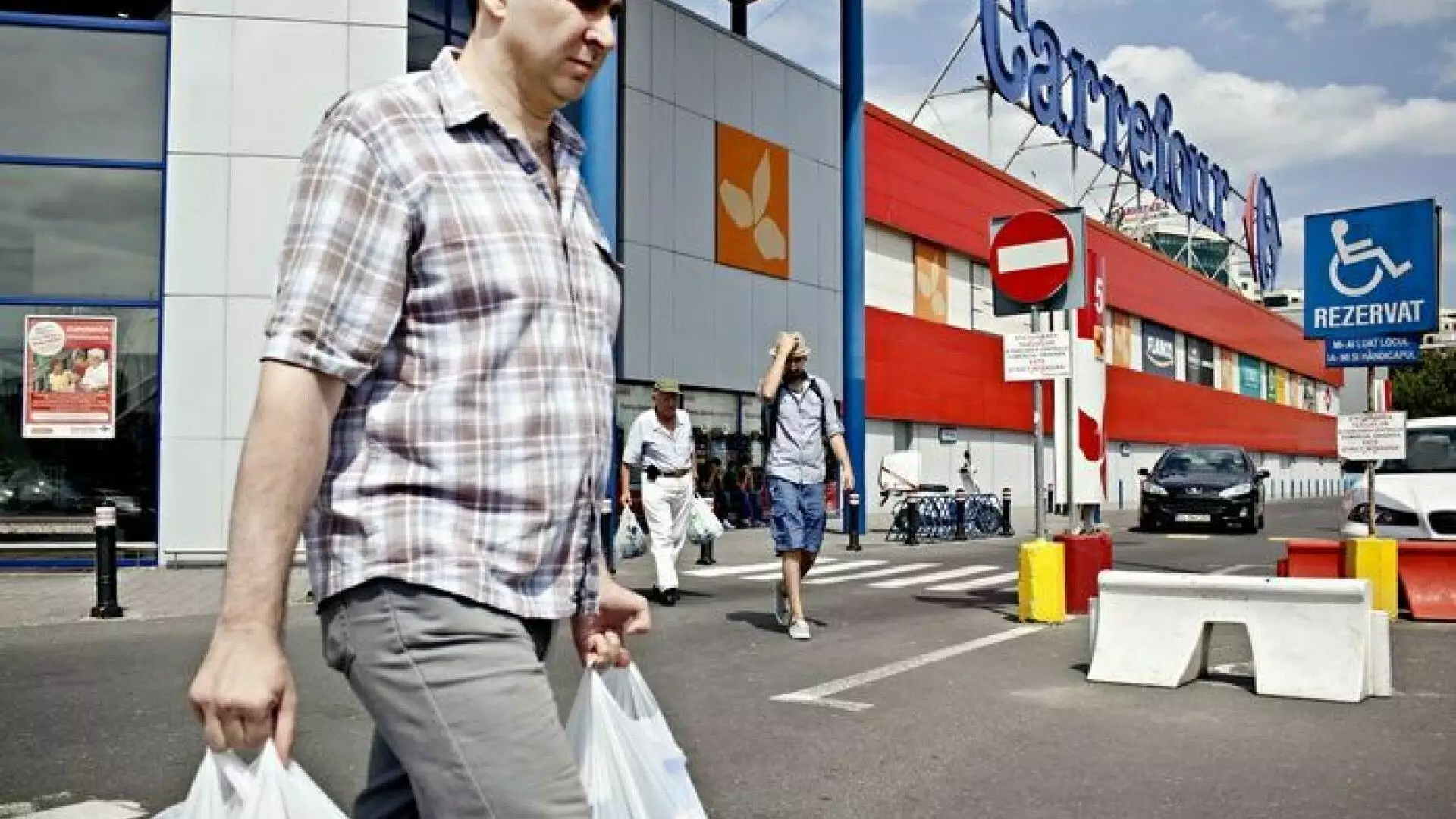 Primul anunț al Carrefour după ce a devenit companie românească. Schimbare fundamentală în toate magazinele