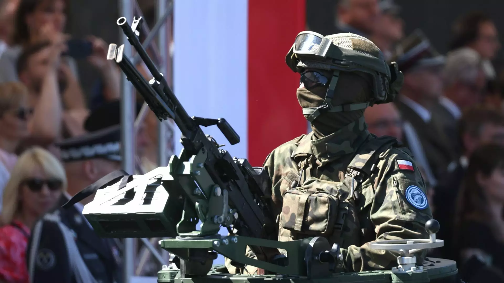 Cea mai mare paradă militară din istoria Poloniei: ”Doar cei puternici evită războiul”. ”Trădătorii spun că Europa e dușman”