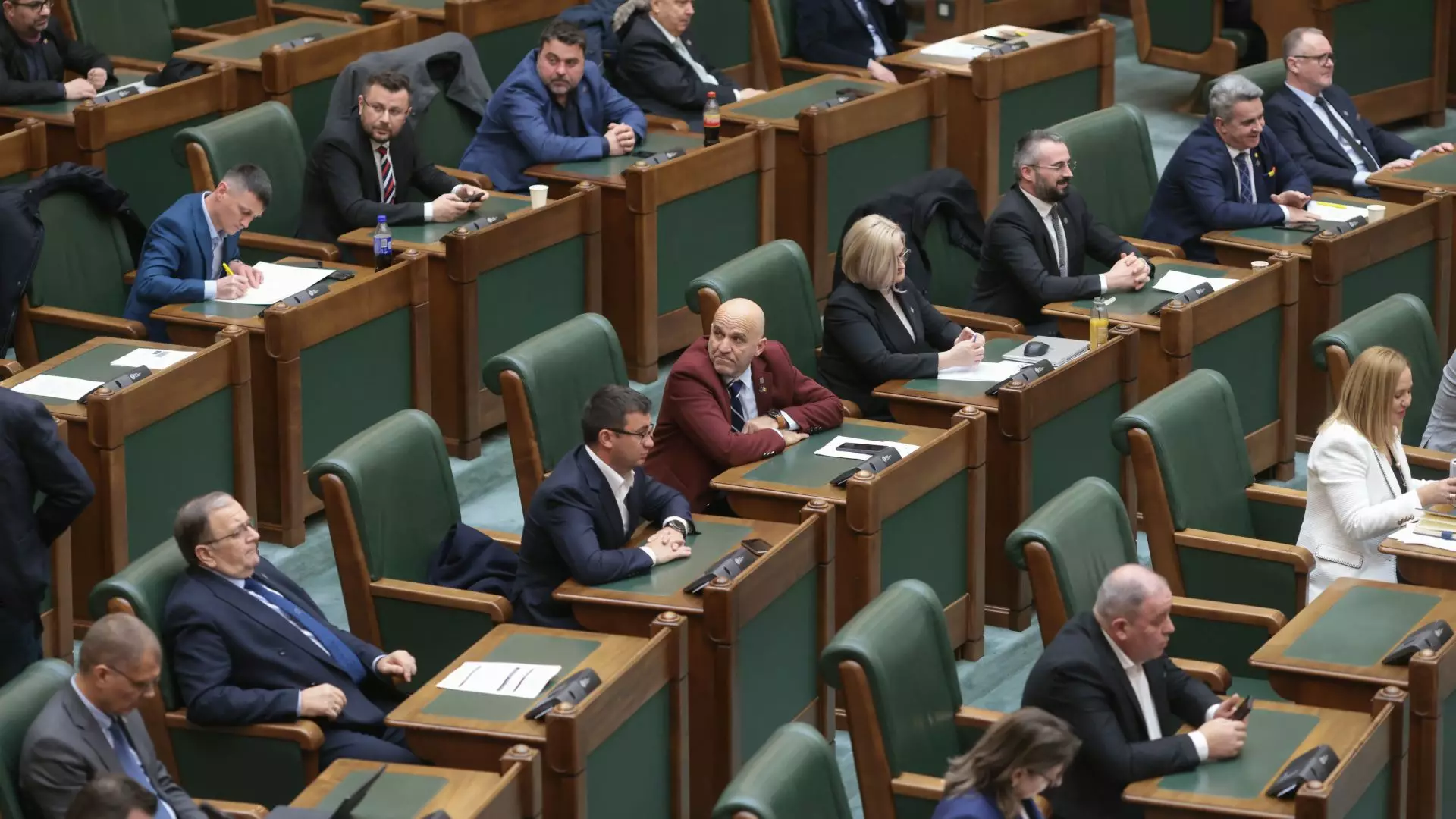 Primii consilieri locali care au renunțat la mandate după noile reguli de incompatibilitate. Doi aleși PNL au demisionat