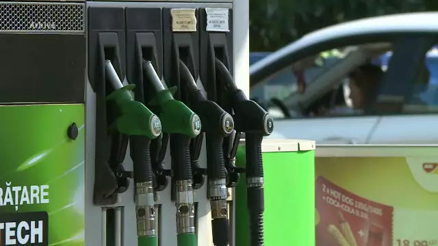 Cu cât s-a ieftinit motorina standard la pompă după noua reducere de 25% a accizei. Calculul pentru un litru