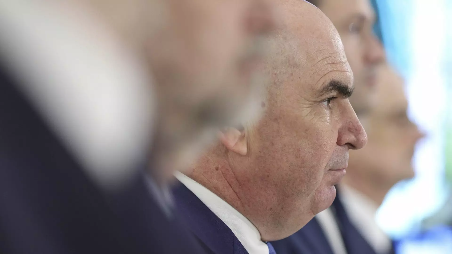 Graficul folosit de Bolojan ca argument că „măsurile au funcționat”. Pentru ce le mulțumește românilor