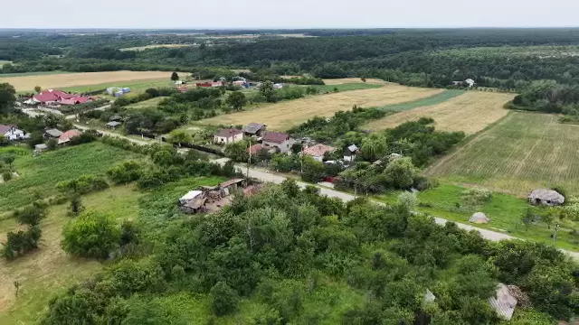 Statul degeaba. O primărie are 7 angajați la mai puțin de 100 de locuitori. Milioane de lei, într-o comună aproape pustie