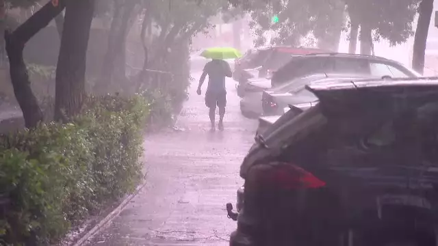 Anunțul meteorologilor după ce vremea s-a răcut brusc. La noapte, termometrele ating 6 grade și va ploua în mai multe zone