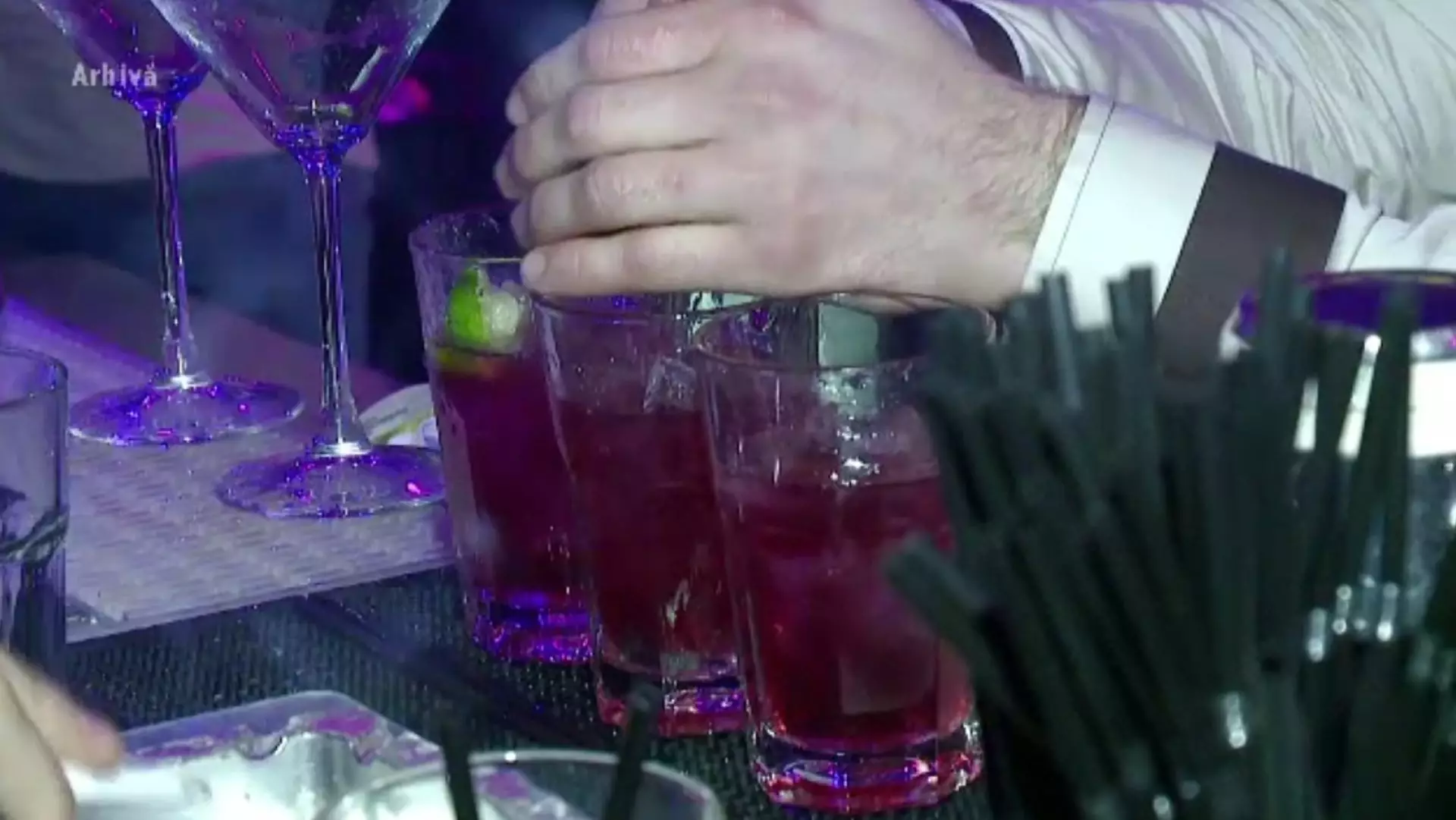 Un pahar lăsat nesupravegheat poate transforma distracția într-un coșmar. Campanie inedită într-un club din București