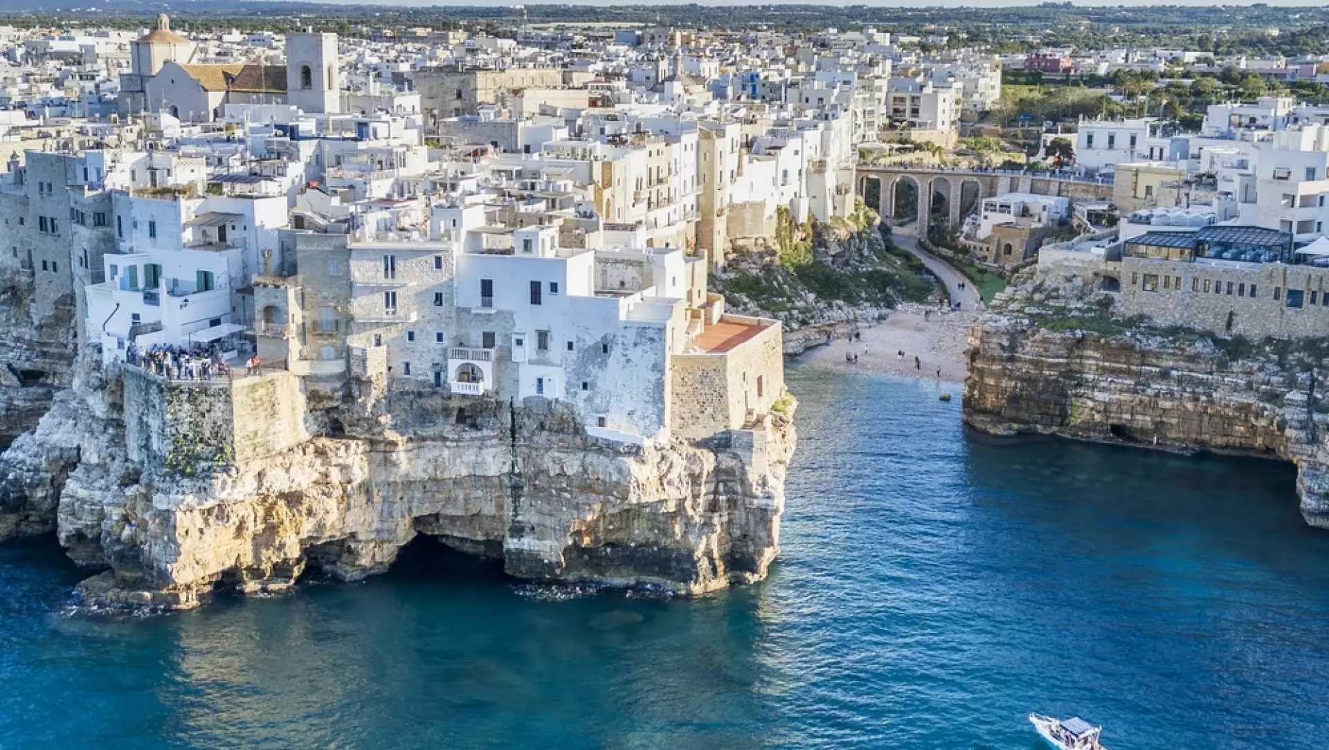 De ce Marea Mediterană se numește astfel. Ce înseamnă numele ei