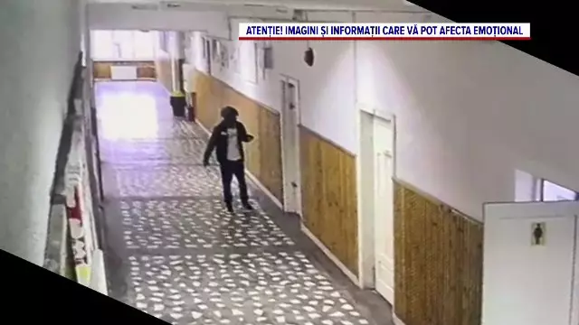 Băiatul care a înjunghiat o profesoară și un elev în școala din Bistrița căuta un copil non-ortodox. Atac anunțat pe TikTok