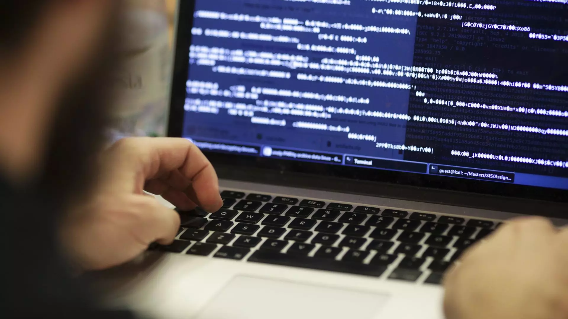 Alertă de securitate cibernetică în Europa. Mai multe site-uri guvernamentale din Franța, Olanda și Finlanda, scoase offline