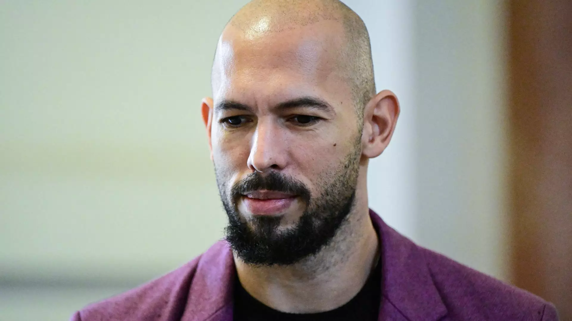 Andrew Tate este „foarte bolnav” în închisoare și are nevoie de îngrijiri medicale, susține avocatul său: „Rugați-vă pentru el”