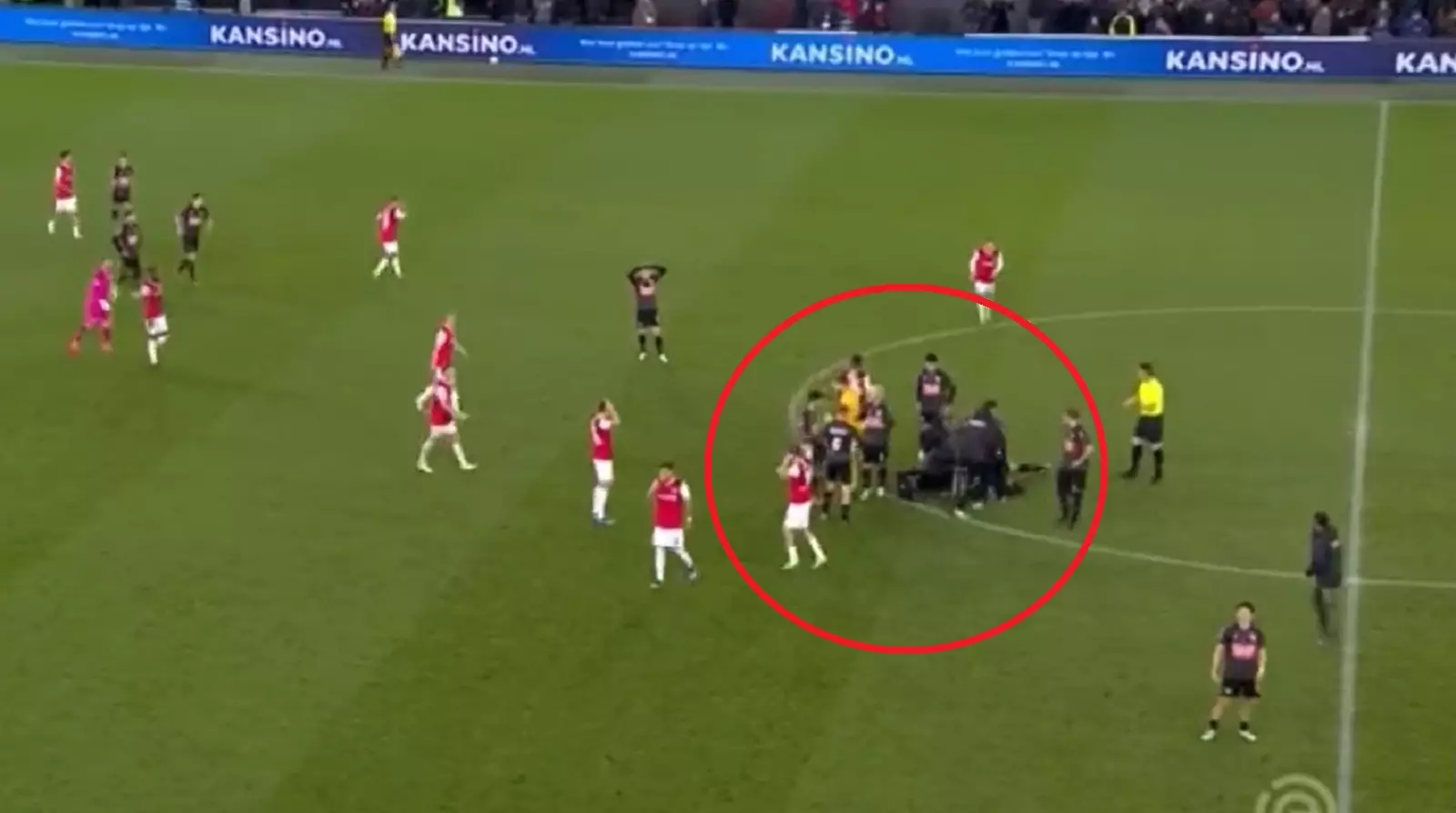 VIDEO Imagini șocante! ”Călăul” FCSB-ului s-a prăbușit pe gazon fără să fie atins