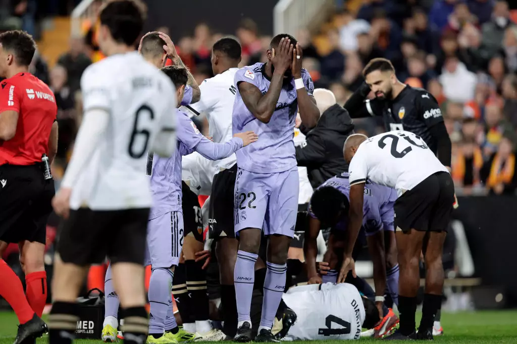 VIDEO Imagini cutremurătoare! Accidentare horror în Valencia - Real Madrid: jucătorii au rămas încremeniți pe teren