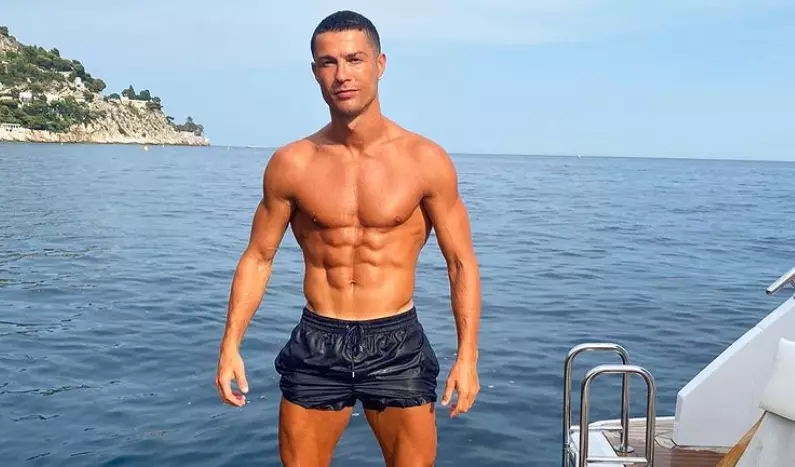 Cristiano Ronaldo, surprins la volanul "navei spațiale" de peste 2 milioane de euro