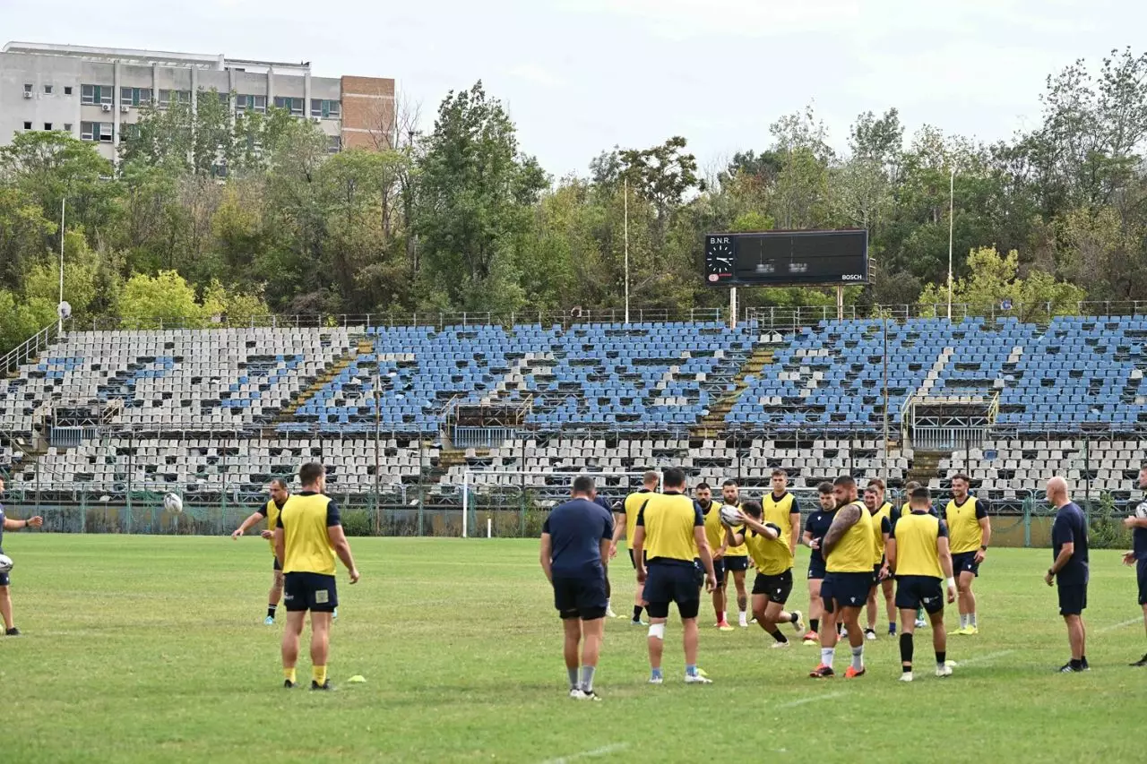 GALERIE FOTO A ”reînviat” stadionul din Cotroceni! Cine s-a antrenat în ”Parcul cu platani” după 12 ani