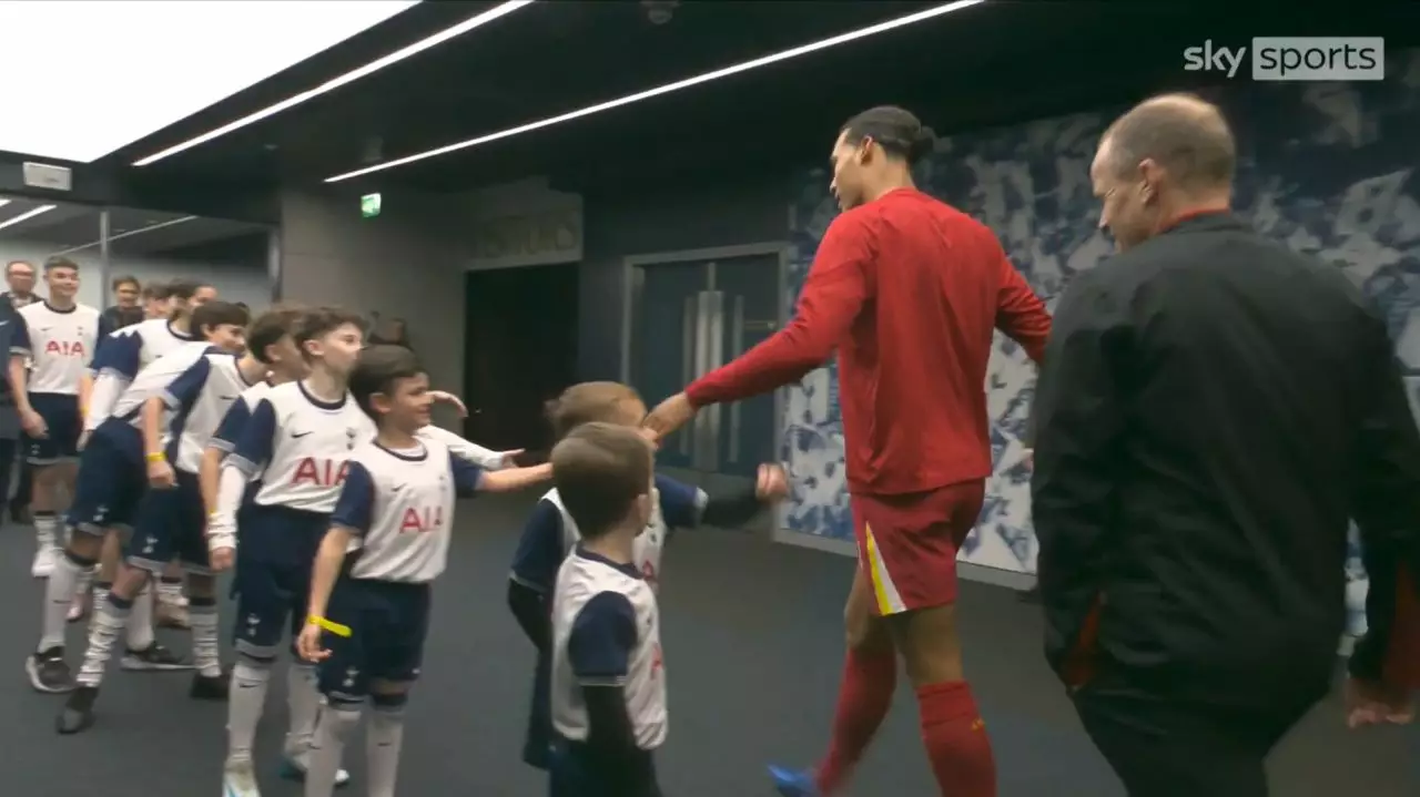 VIDEO Puștiul care l-a înțepat pe Drăgușin a intrat în direct după Tottenham - Liverpool. Ce a mai spus