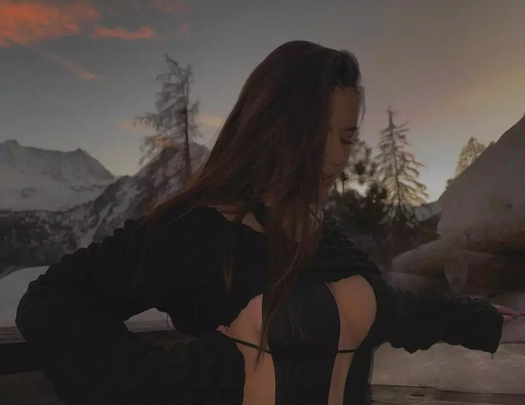 FOTO Partenera lui Radu Drăgușin i-a pus pe jar pe englezi! Ioana Stan a apărut în The Sun: ”Împărtășește frecvent imagini romantice”