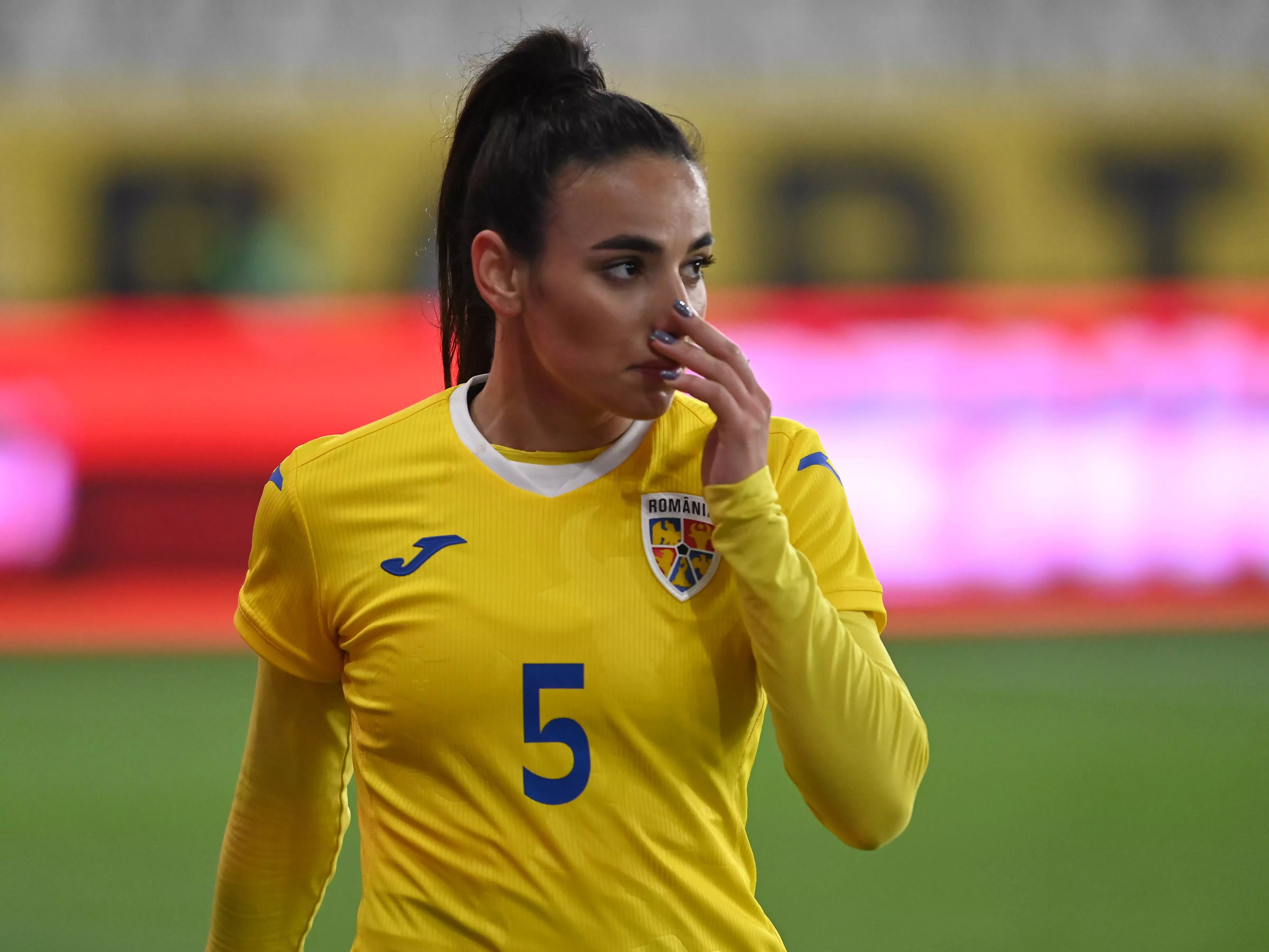 FOTO Cea mai frumoasă fotbalistă din România își pune fanii pe jar!