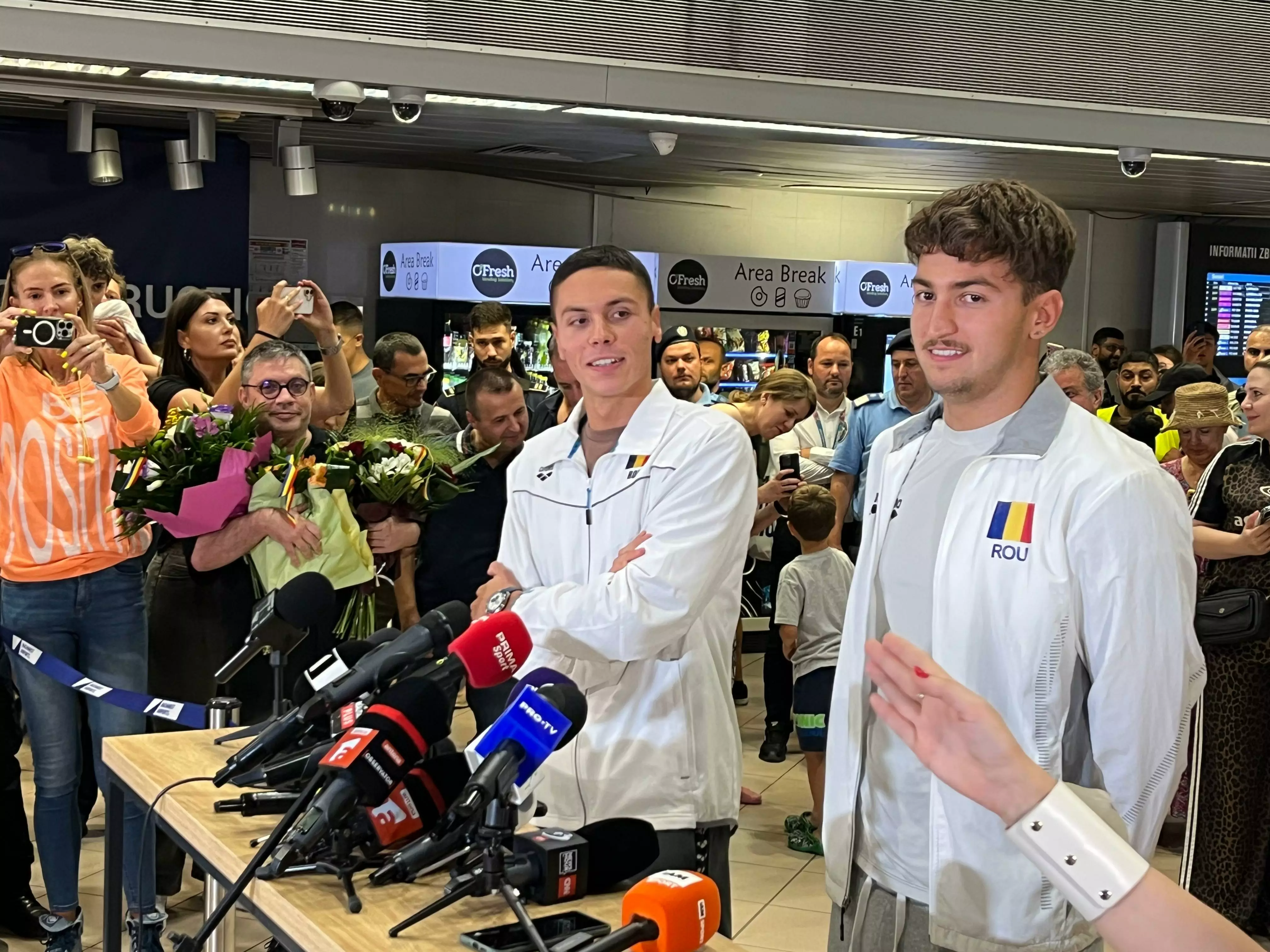 VIDEO David Popovici, cât se poate de sincer la revenirea în România. De ce 'a refuzat' Salonul Oficial de la Aeroportul Henri Coandă