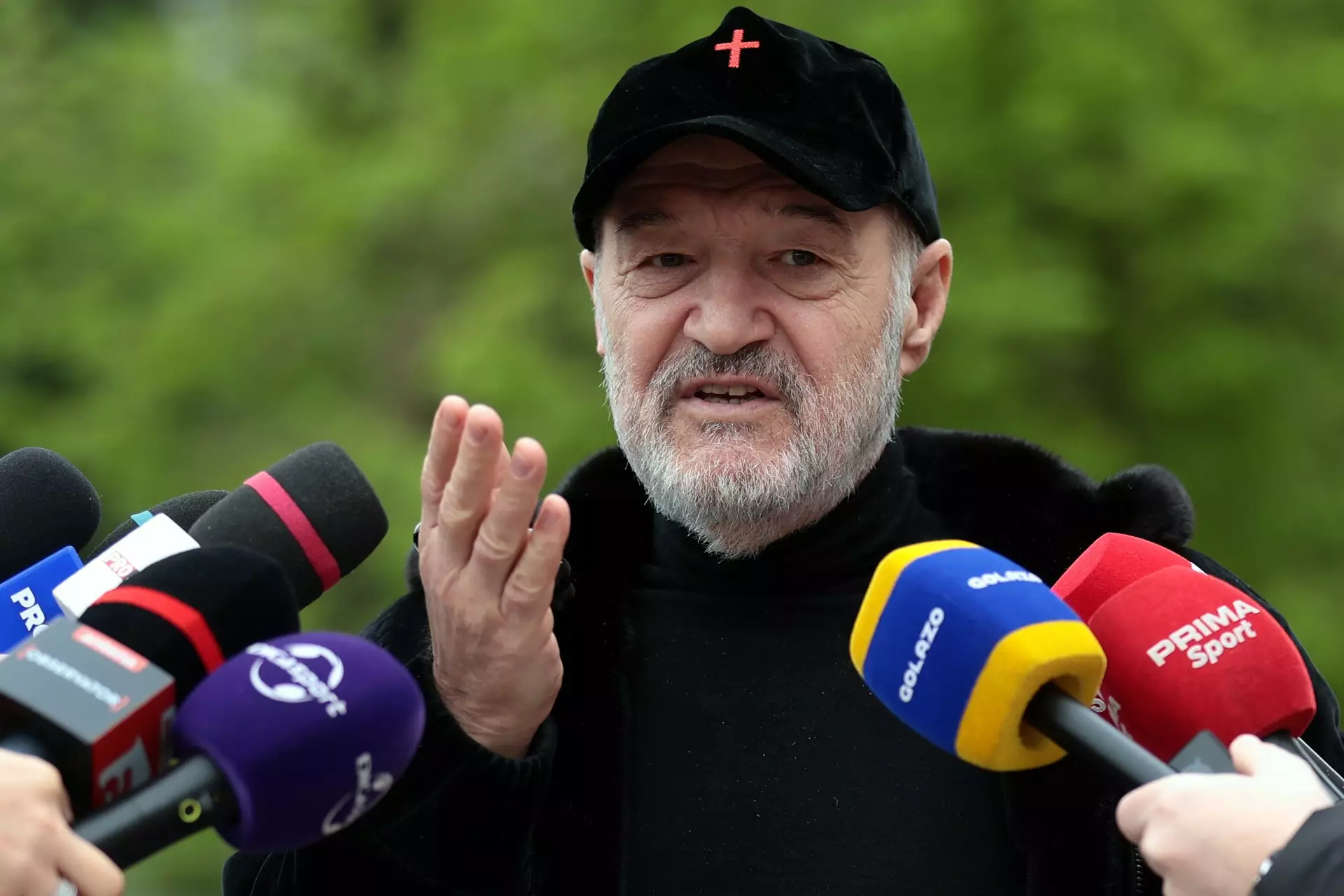 Tranzacție de 13 milioane de euro blocată de Guvern! Gigi Becali, furios că nu poate lua bani de la americani: "Au prostit oamenii!"