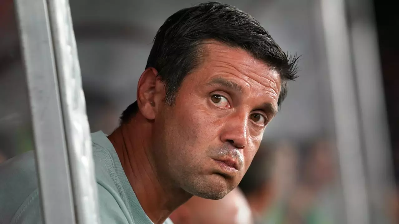 NEWS ALERT Italienii anunță cutremur la Inter: Cristi Chivu, OUT? Mourinho, favorit să-i ia locul!