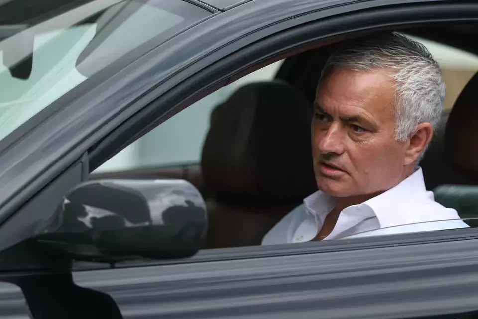 FOTO | Jose Mourinho i-a lăsat mască pe toți! Bolidul de lux în care și-a făcut apariția la Benfica, flancat de polițiști