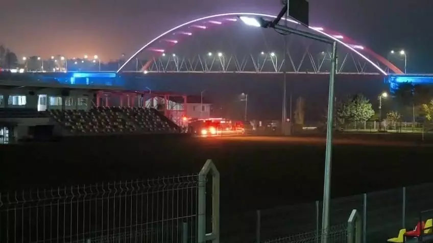 Panică în România! Un stadion a luat foc, iar pompierii se luptă cu flăcările. Care e cauza incidentului