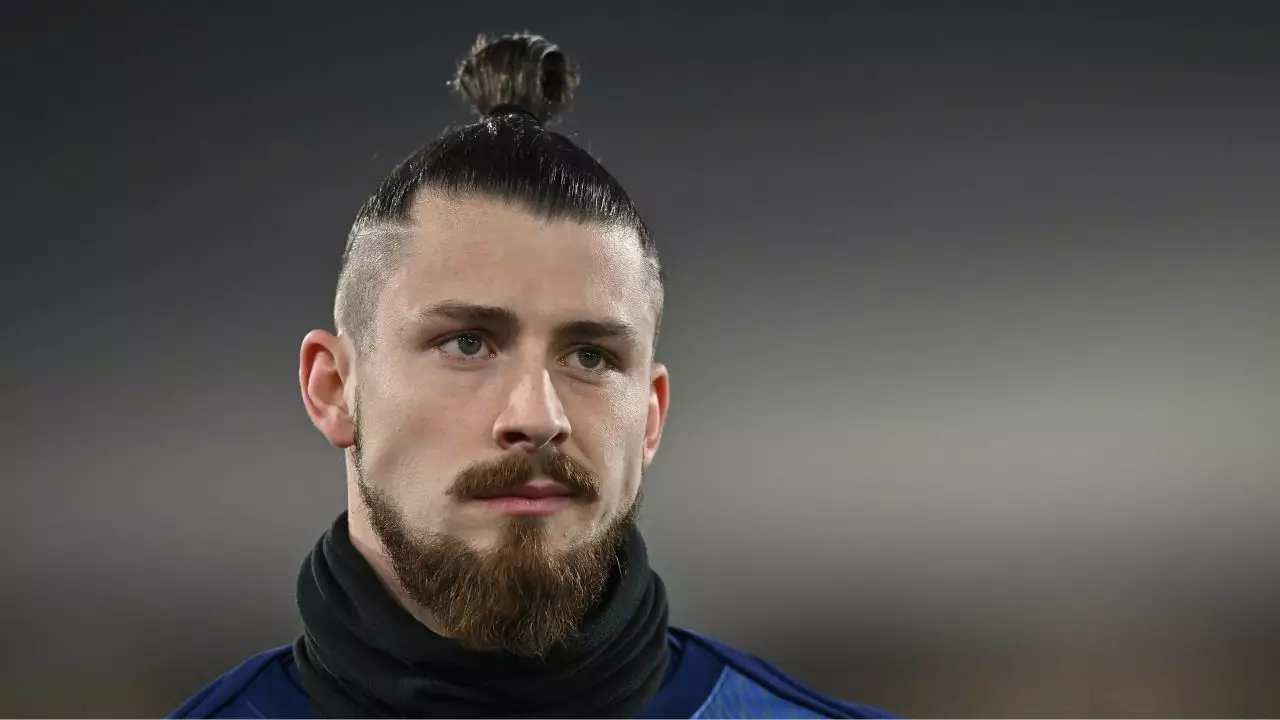 Radu Drăgușin e principala țintă a unei echipe decăzute: „Reprezintă visul pentru apărare!“