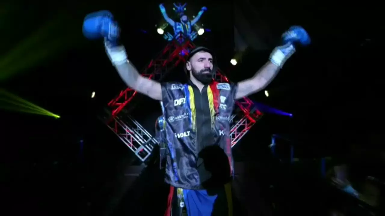 VIDEO EXCLUSIV Bogdan Stoica și-a făcut KO adversarul la K-1 World GP! Faraoni a fost scos pe targă