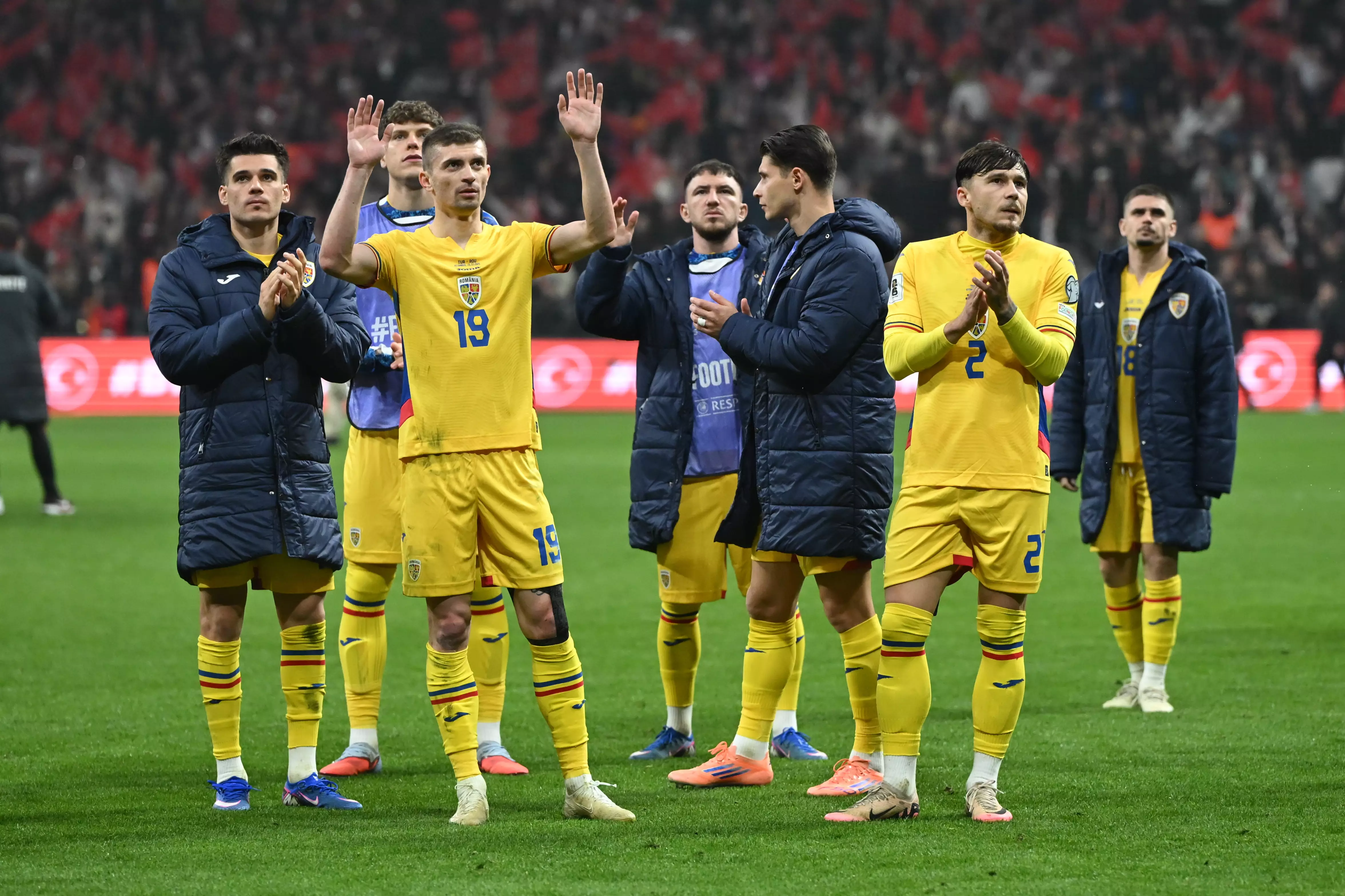 Cum ar fi &icirc;nceput scandalul &icirc;n care Florin Tănase ar fi vrut să lovească un tricolor cu un scaun! Cum ar fi fost calmat jucătorul de la FCSB