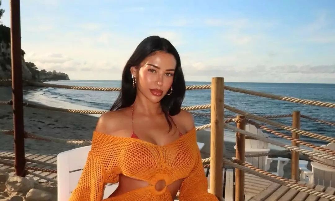 FOTO Iubita unui celebru fotbalist, apariție sclipitoare pe rețele: ”Wow, ce bine îți stă în portocaliu / Ești bestială”