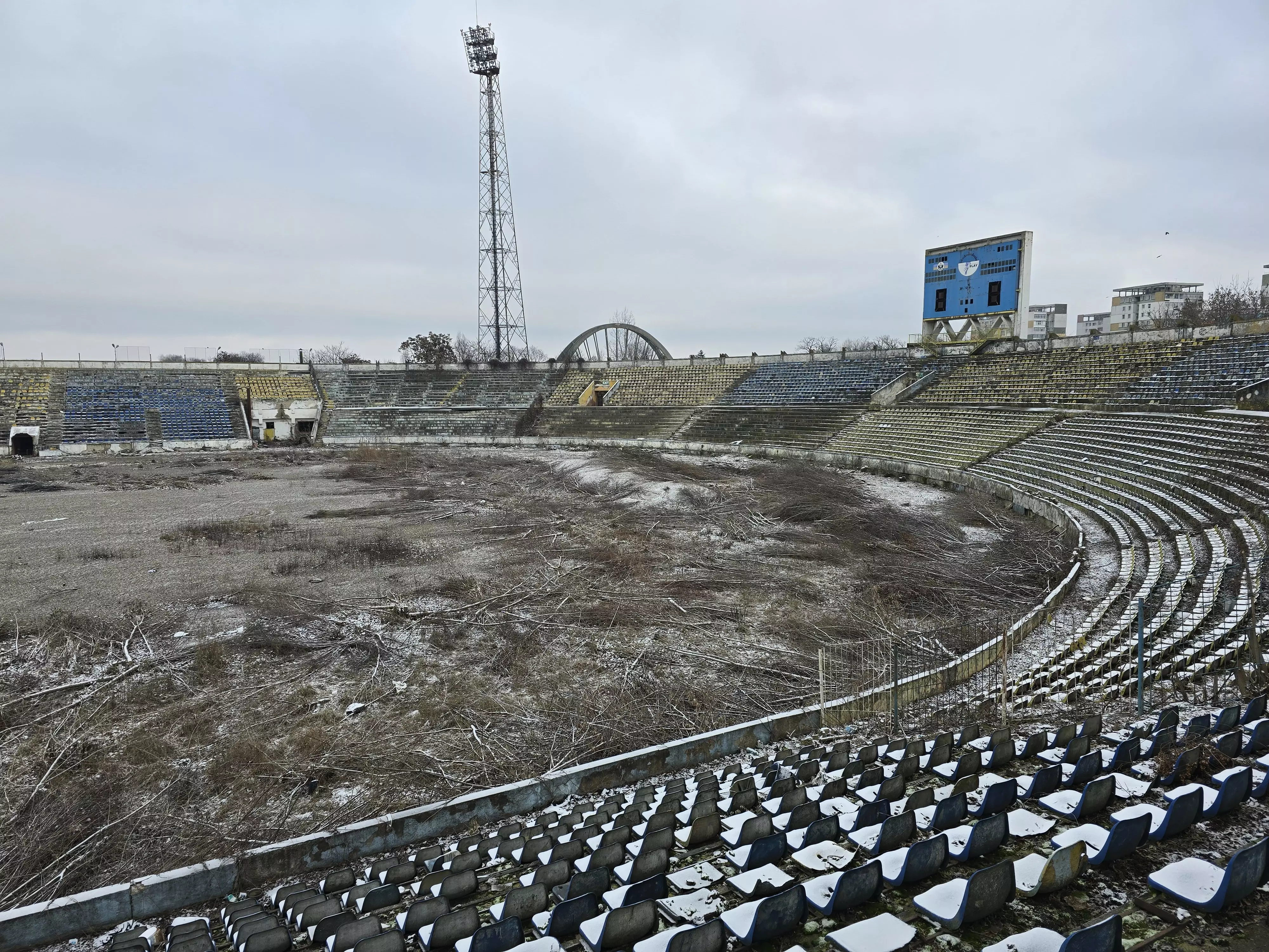Stadionul din Bacău a ajuns o ruină! "Îți vine să plângi!" Imagini care dor | FOTO