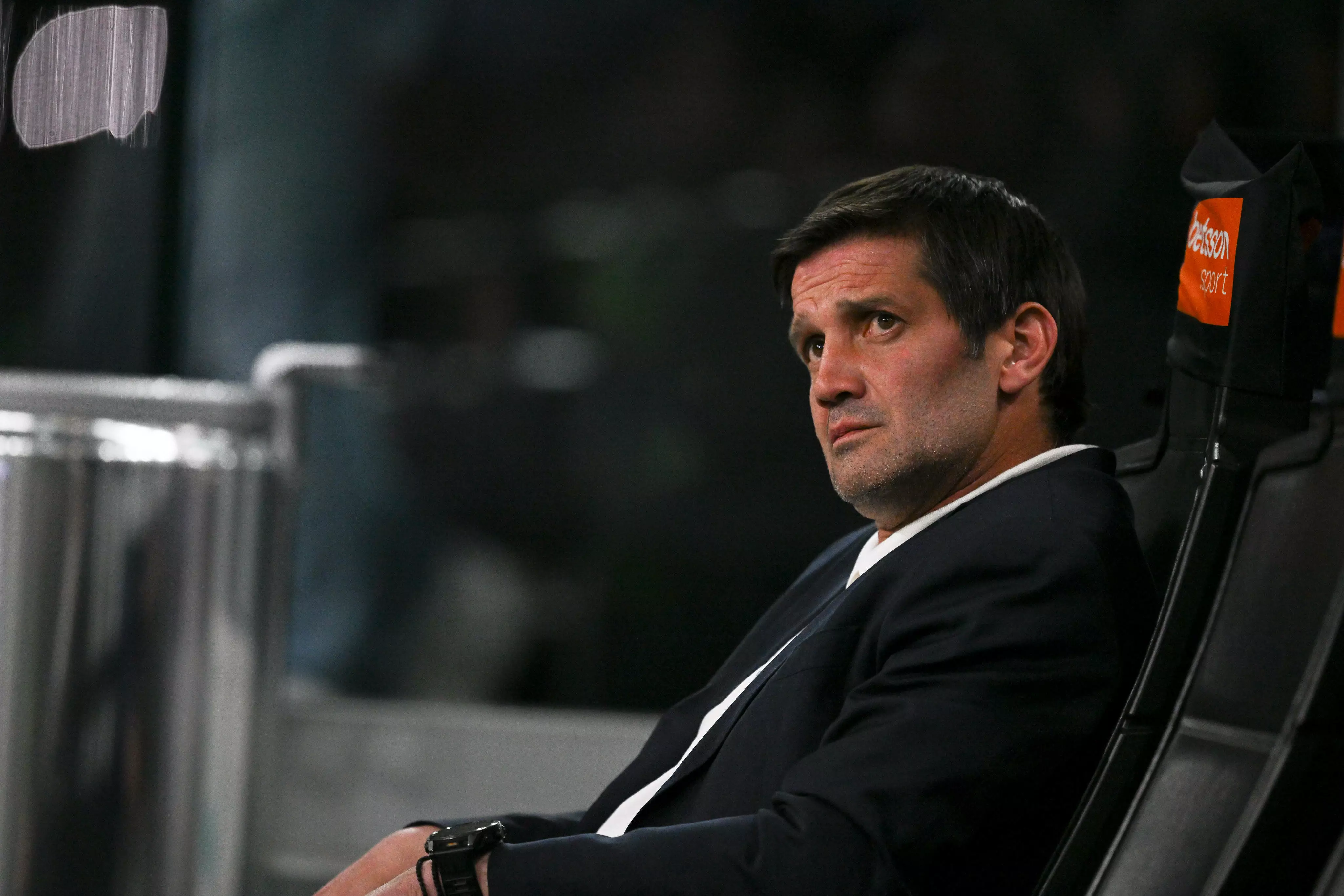 NEWS ALERT Cristi Chivu are contractul pregătit, cu un salariu uriaș!