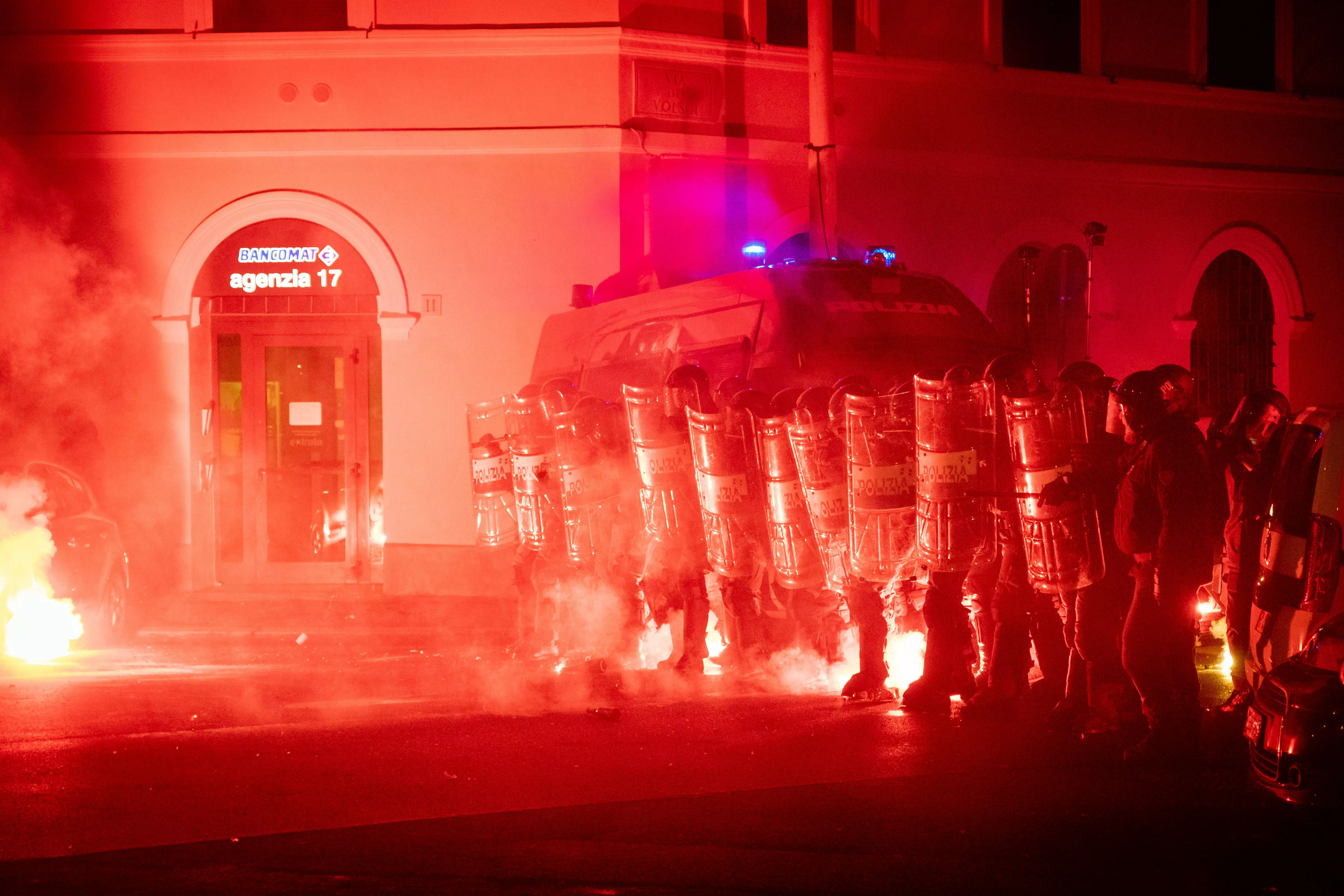 Scandal uriaș în Italia! Jucătorii lui Chivu, vizați într-o anchetă explozivă