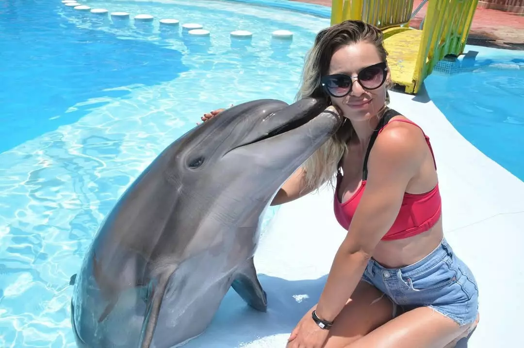 FOTO Cum a fost pentru Andreea Bujancă să înoate alături de un delfin: ”Recomand tuturor! Pentru mine a fost prima dată”