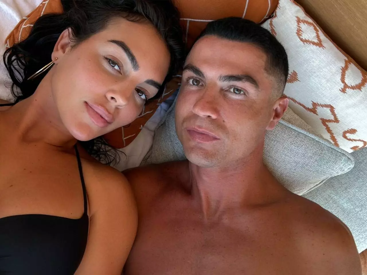 GALERIE FOTO Unde a fost surprinsă Georgina înainte să-i fie alături lui CR7 la sărbătorirea titlului: ”M-ai lăsat fără cuvinte” | Paula Badosa s-a pozat în ipostaze incendiare pentru a vinde o gamă de bikini pentru vara anului 2026