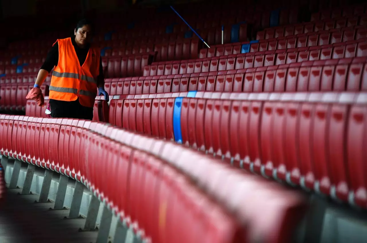 Două stadioane uriașe se bat pentru organizarea finalei Champions League din 2029