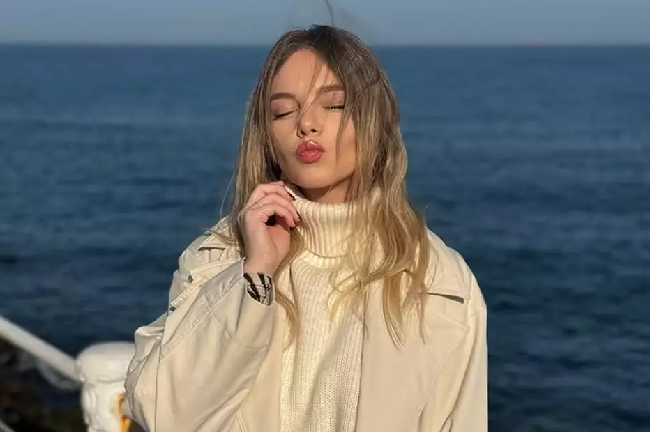 FOTO Ea este blondina care i-a sucit mințile lui Denis Alibec!